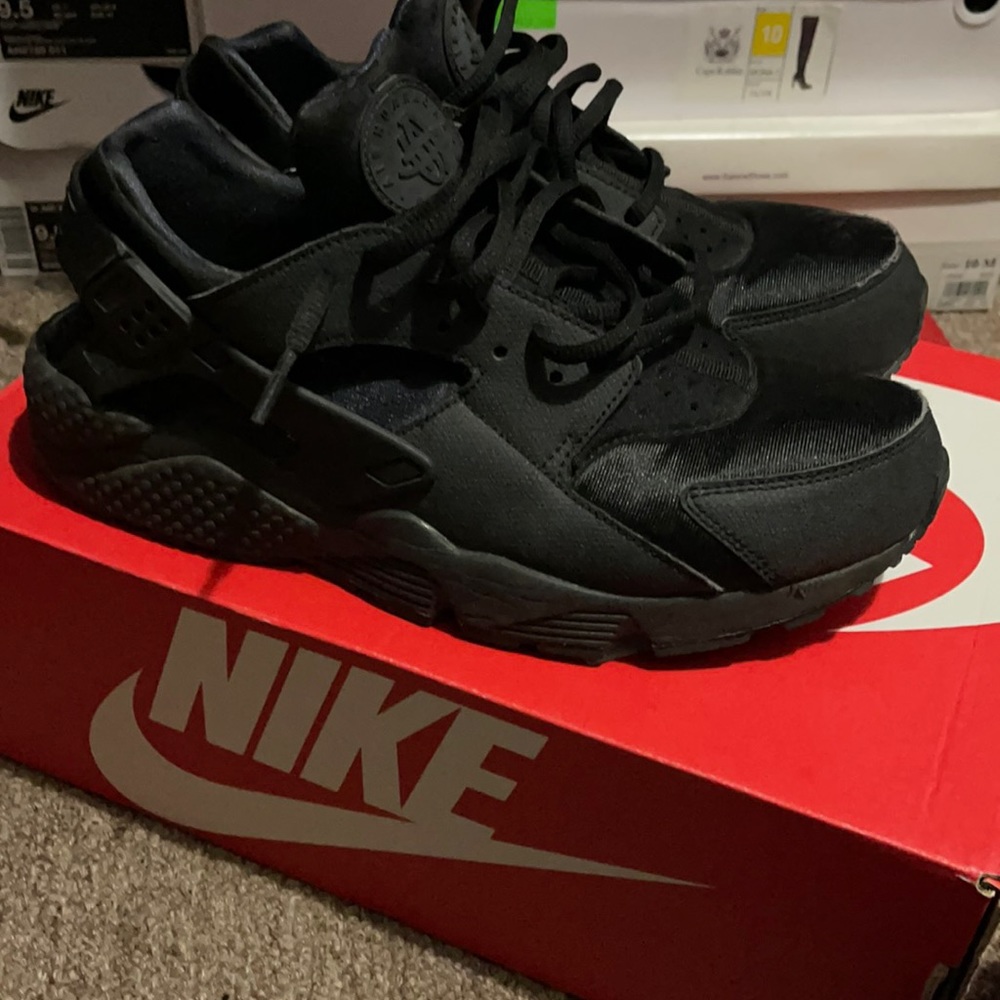 Black women’s air huarache run